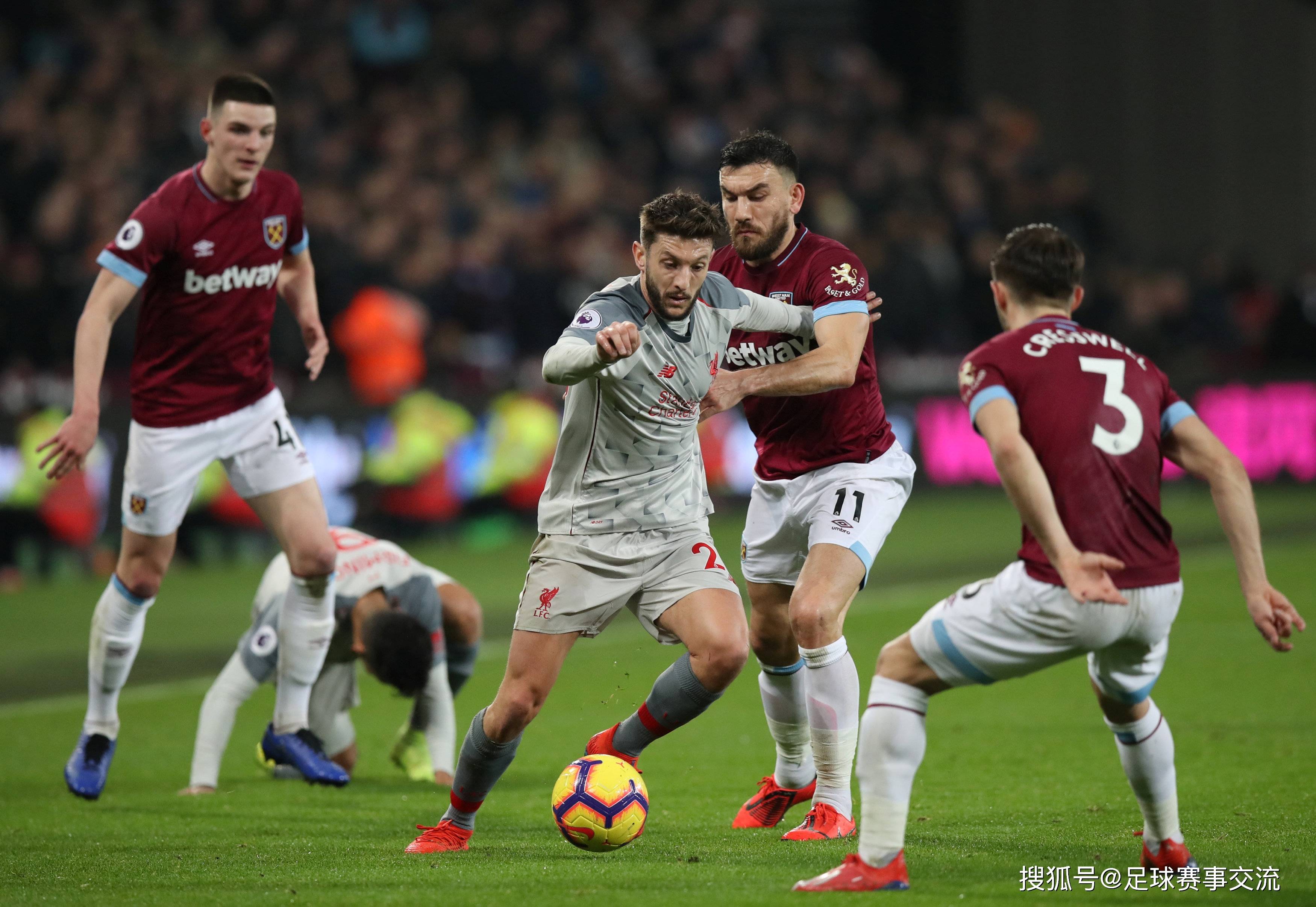 詹姆斯关键助攻锁定胜利