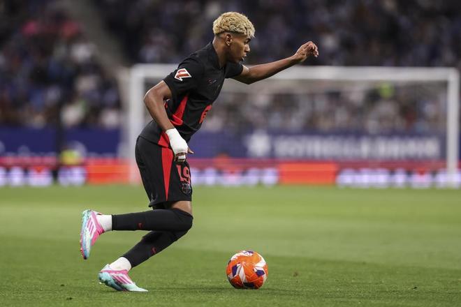 顶级的管理层，仅用一个杜兰特，换来了19个选秀权，这队赚麻了！