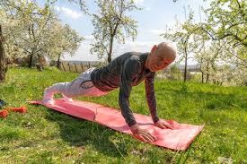 揭秘“合伙坐庄”：二八杠江湖里的资本运作内幕。（合伙坐庄背后的资本操作：走进二八杠江湖的隐秘世界）