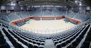 邵佳一告诫小球员：怎么能喝可乐呢，光跟老队员学散漫了